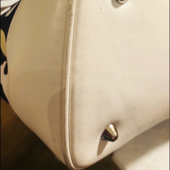 Isabella Fiore Black and White Floral Shoulder Bag - Picture 12 of 15